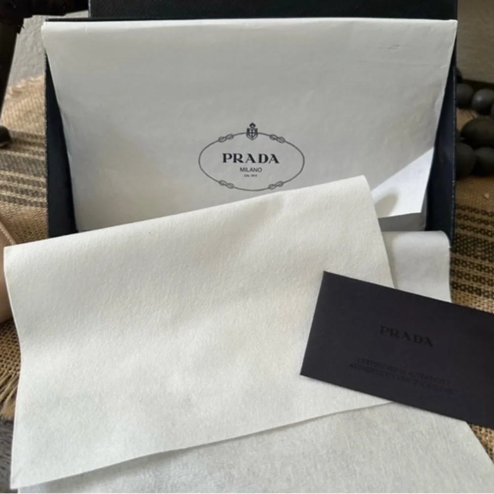 Authentic 💯 percent Prada Saffiano Fiocco Bow Leather Round zip Long wallet - Picture 13 of 13